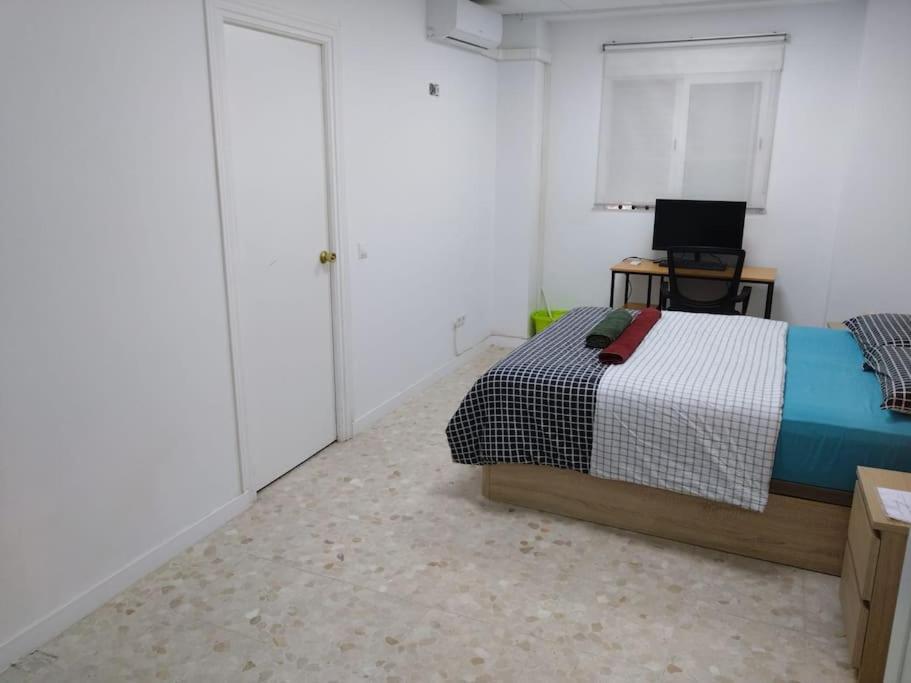 Appartment As A Service. Book It Now Малага Экстерьер фото